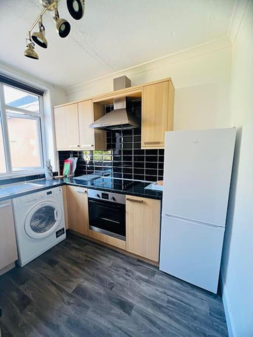 Family Marine Apartment With Sea View Dawlish Exterior photo